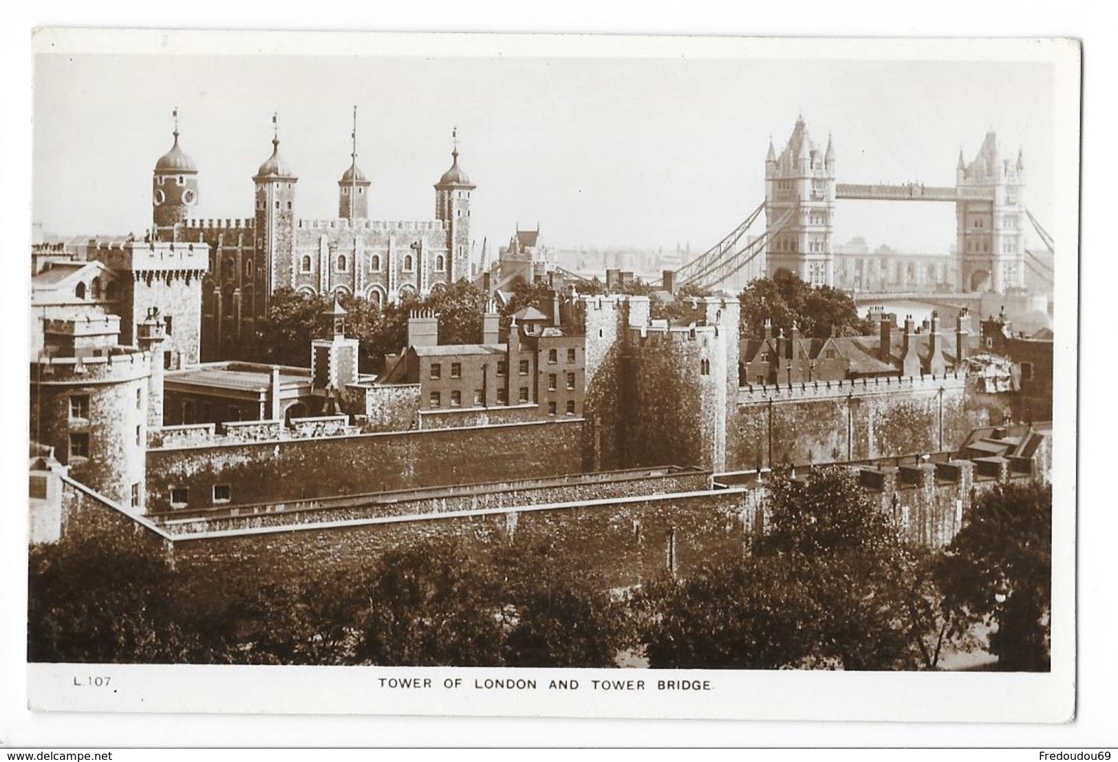 CPSM Royaume Uni - Angleterre -Tower Of London And Tower Bridge - Londres - Tower Of London