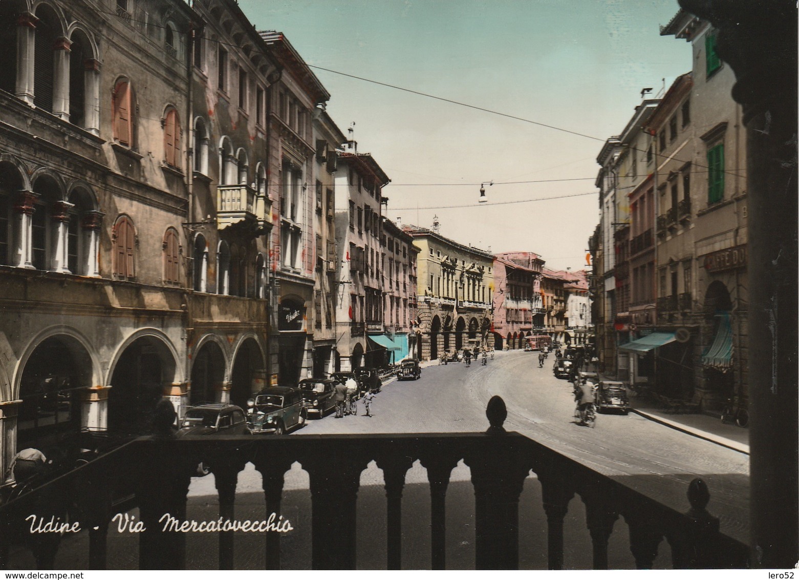 UDINE DETTAGLI DEL CENTRO VIA MERCATO VECCHIO ANIMATA - Udine