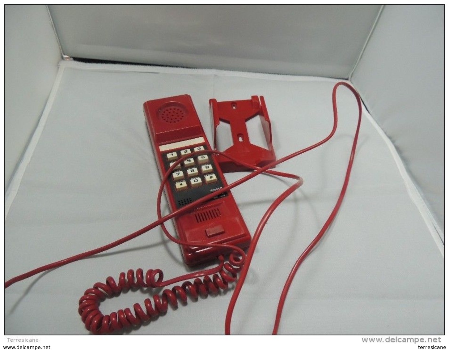 TELEFONO FISSO ROSSO DA MURO DA COLLEZIONE Vintage Modern Age - Téléphonie