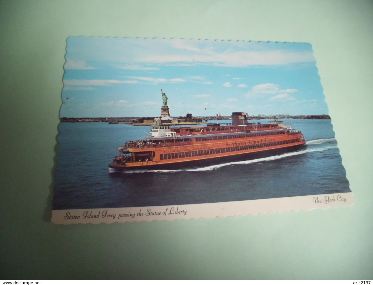 STATEN ISLAND FERRY PASSING THE STATUE OF LIBERTY - Statue De La Liberté