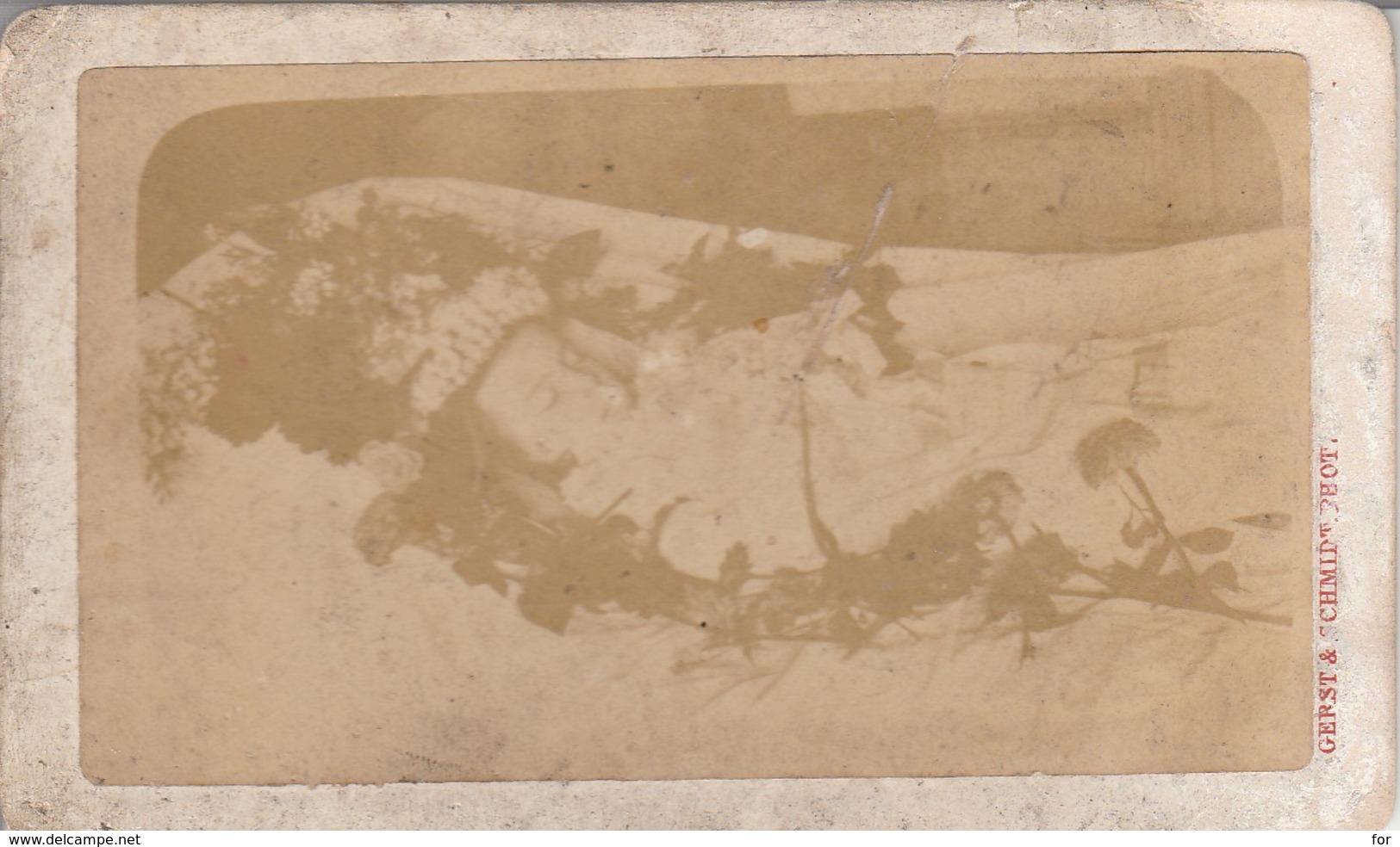 Photographie : C.D.V. : Post - Mortem : ( Enfant - Fille Avec Sa Couronne Fleurie ) - Gerst & Schmidt - Colmar - Anciennes (Av. 1900)