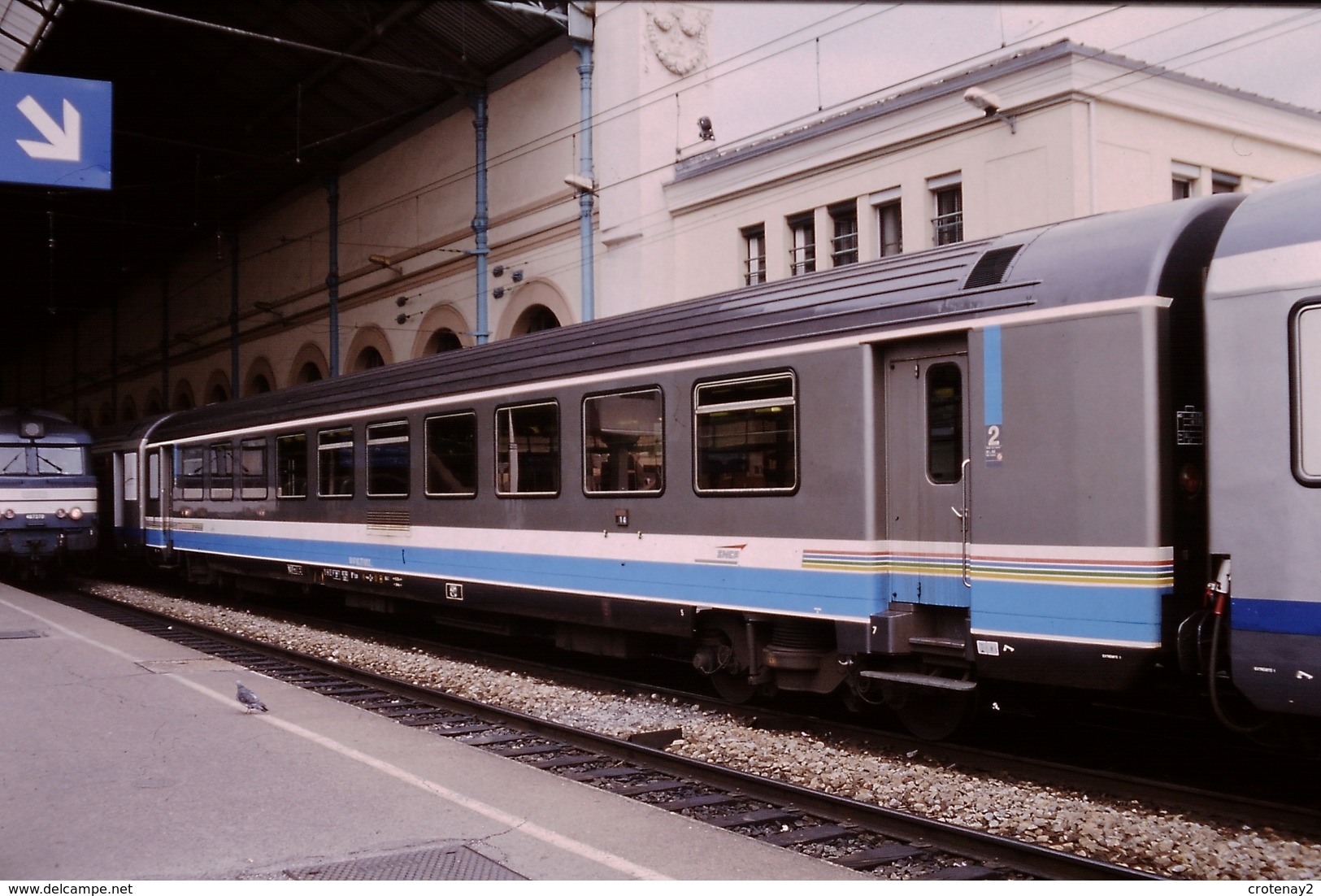 Photo Diapo Diapositive Train Wagon Locomotive Voiture TER SNCF Rhône Alpes Le 03/08/2000 VOIR ZOOM - Diapositives