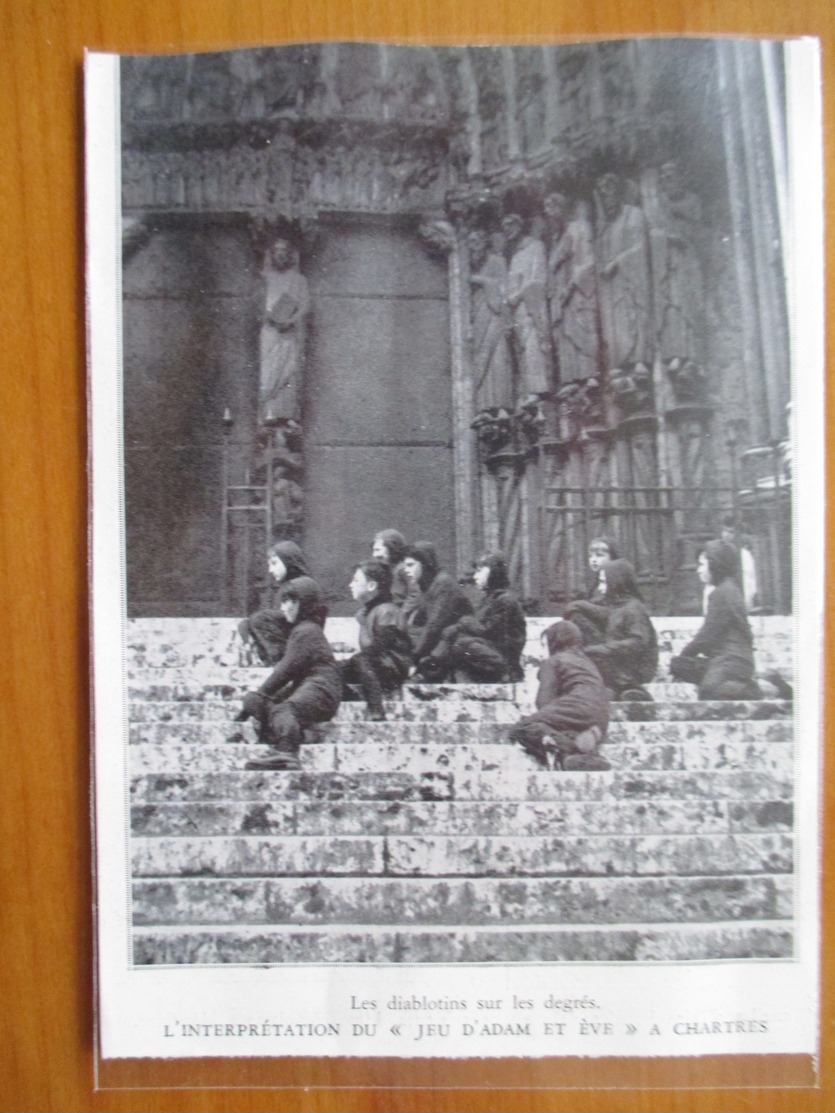 1935 CATHEDRALE De CHARTRES - Les Diablotins Sur Les Degrés  - Coupure De Presse Originale (encart Photo) - Documents Historiques