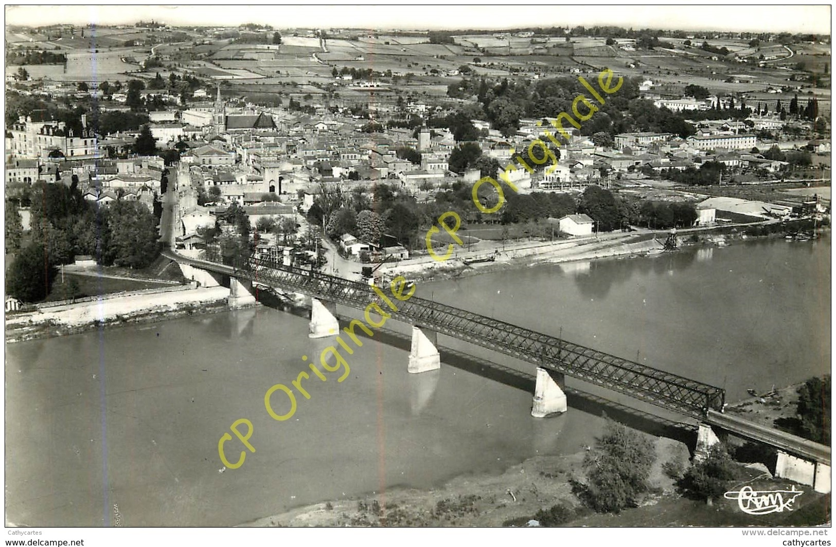 33. CADILLAC . Le Pont Et Les Bords De La Garonne . - Cadillac
