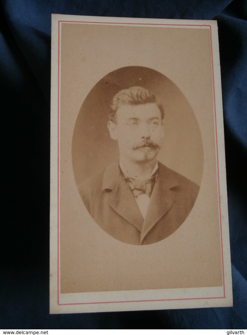 Photo CDV  Depierre à Lisieux  Portrait Homme Moustachu  CA 1875 - L416 - Anciennes (Av. 1900)