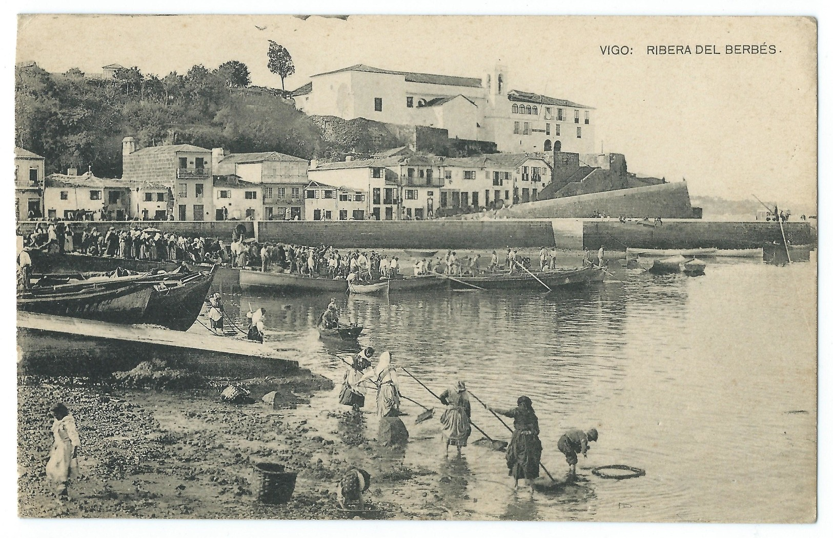 CPA Vigo Ribera Del Berbes Plage Bateaux - Autres & Non Classés