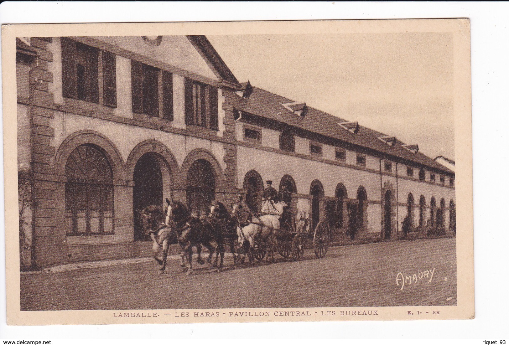 LAMBALLE - Les Haras - Pavillon Central . Les Bureaux - Lamballe