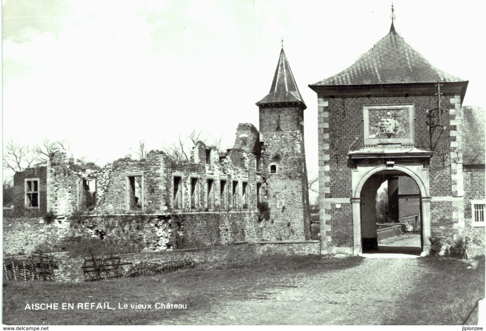 AISCHE-EN-REFAIL Le Vieux Château Grand Format. - Eghezée