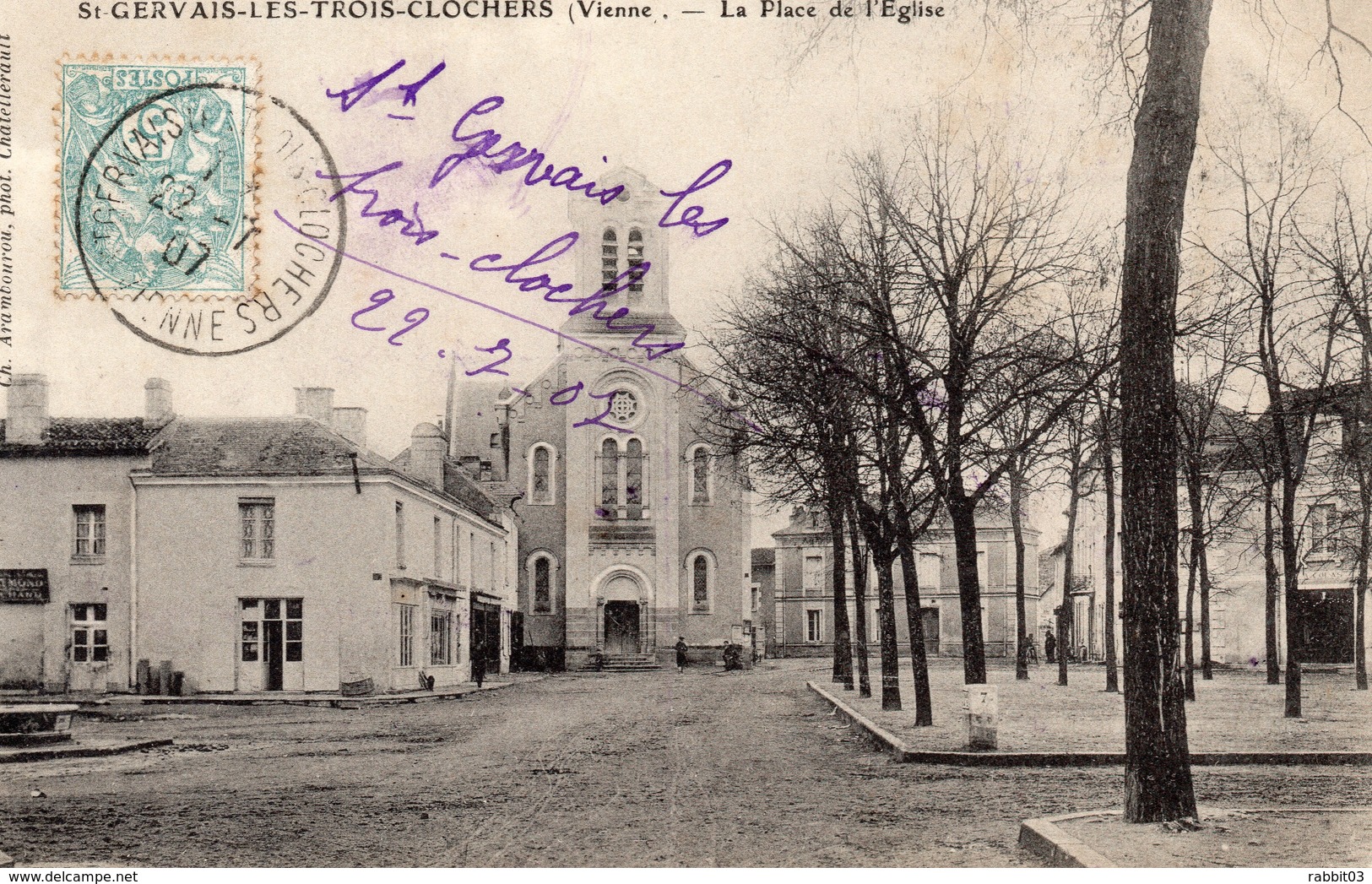 S 1  - 534   -  St - GERVAIS - Les - TROIS - CLOCHERS  -  ( 86 )  -  La  Place  De  L ' Eglise   - - Saint Gervais Les Trois Clochers