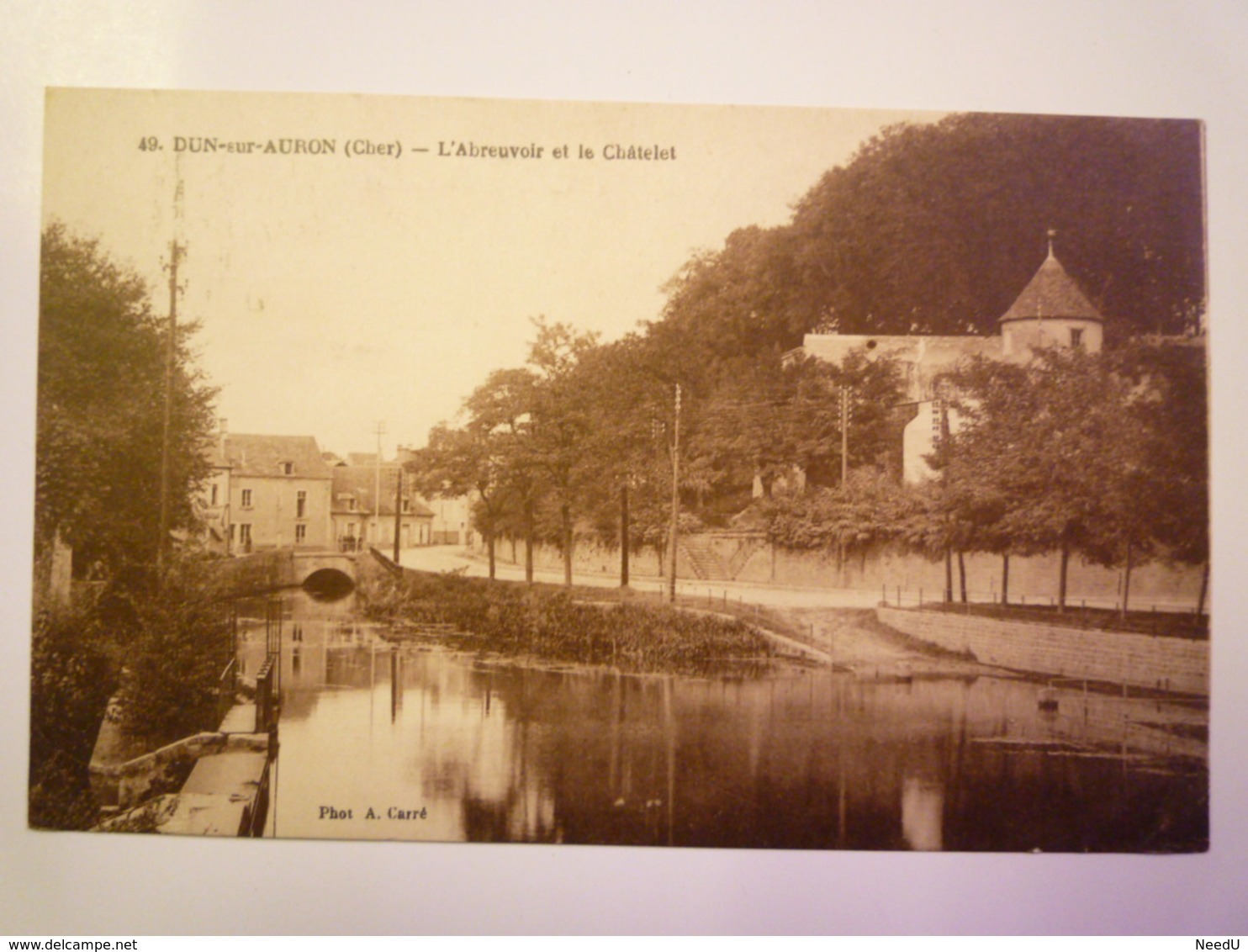 DUN-sur-AURON  (Cher)  :  L'Abreuvoir Et Le Châtelet   1935   XXX - Dun-sur-Auron