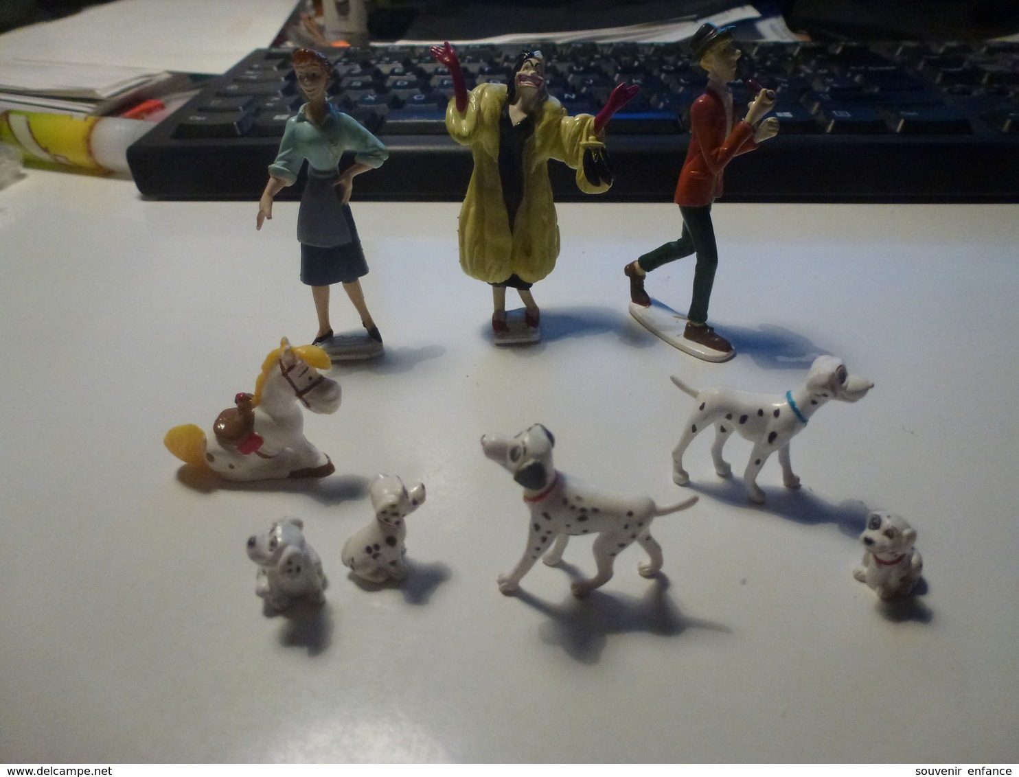 Lot 9 Figurines Trois Personnages Disney  Dalmatiens Jolly Jumper Lucky Luke - Disney