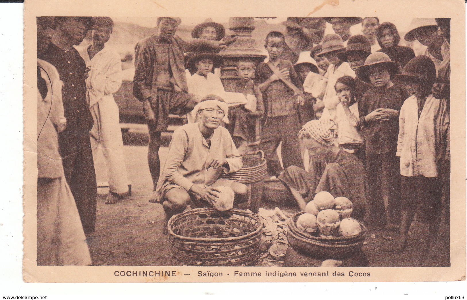 CPA SAÏGON (COCHINCHINE) FEMME INDIGENE VENDANT DES COCOS - Vietnam