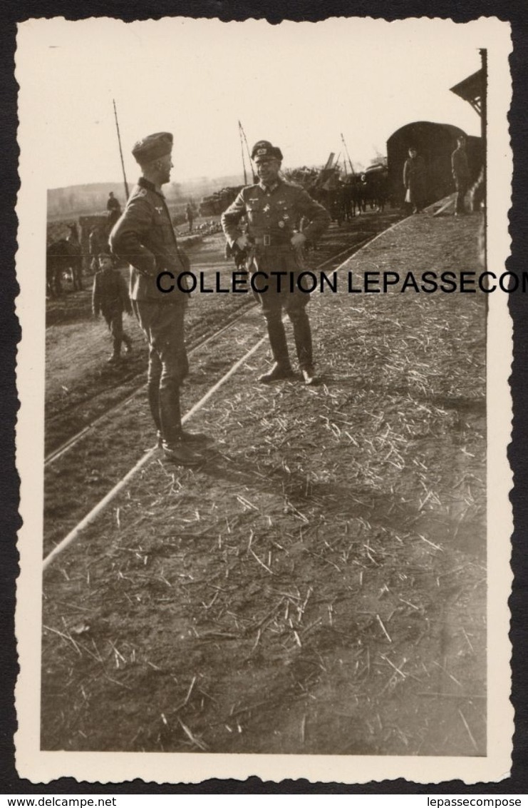 TOP - SOULLANS - LA GARE - LOT 3 CLICHES DECHARGEMENT D'UN TRAIN PAR L'OCCUPANT ALLEMAND -BELLE LOCOMOTIVE EN MARS 1941 - Soullans