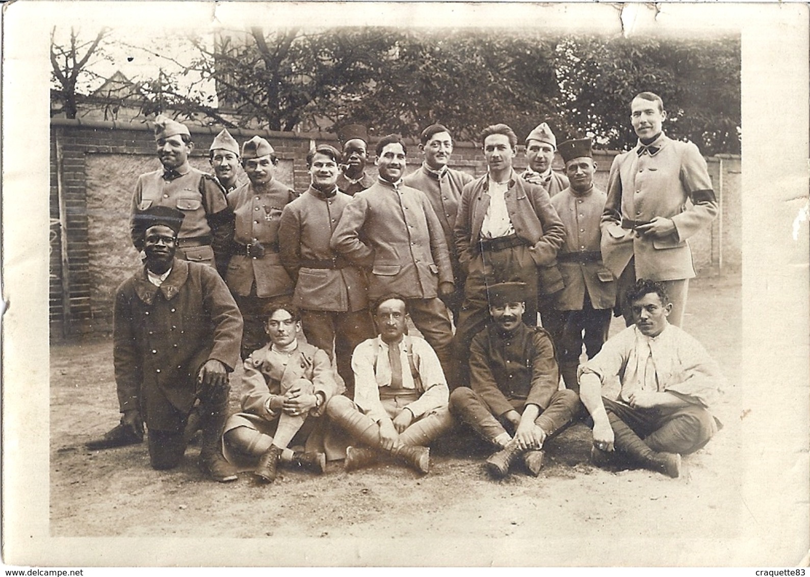 MILITAIRES DE DIFFERENTES ARMES  PHOTO SEPIA - Guerre, Militaire