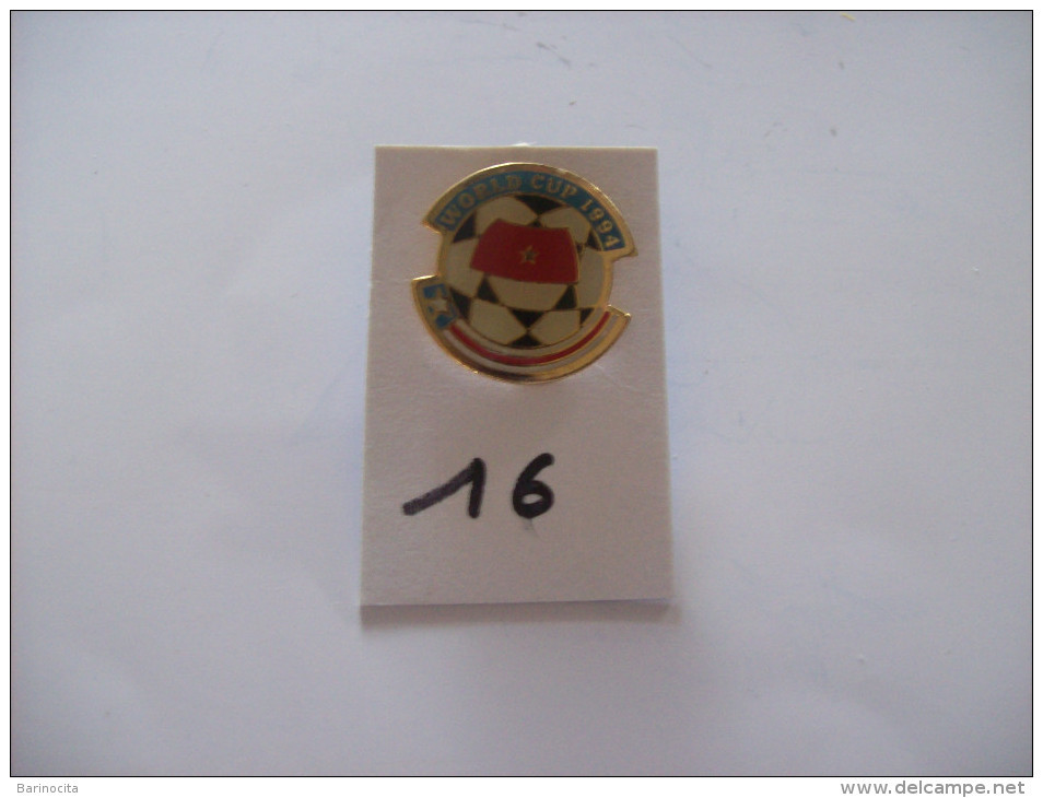 PIN'S - COUPE DU MODE " USA 94 " World Cup Usa 94 - Ballon + Drapeau Chine  -   Voir Photo ( 16 ) - Football