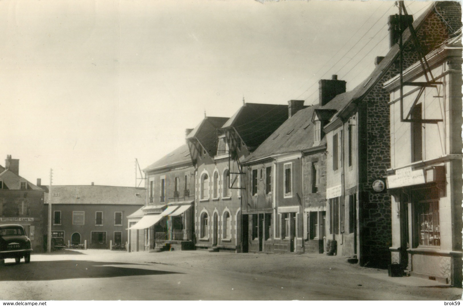 53 CHATILLON SUR COLMONT - LA PLACE  ( CPSM FORMAT CPA ) - Autres & Non Classés