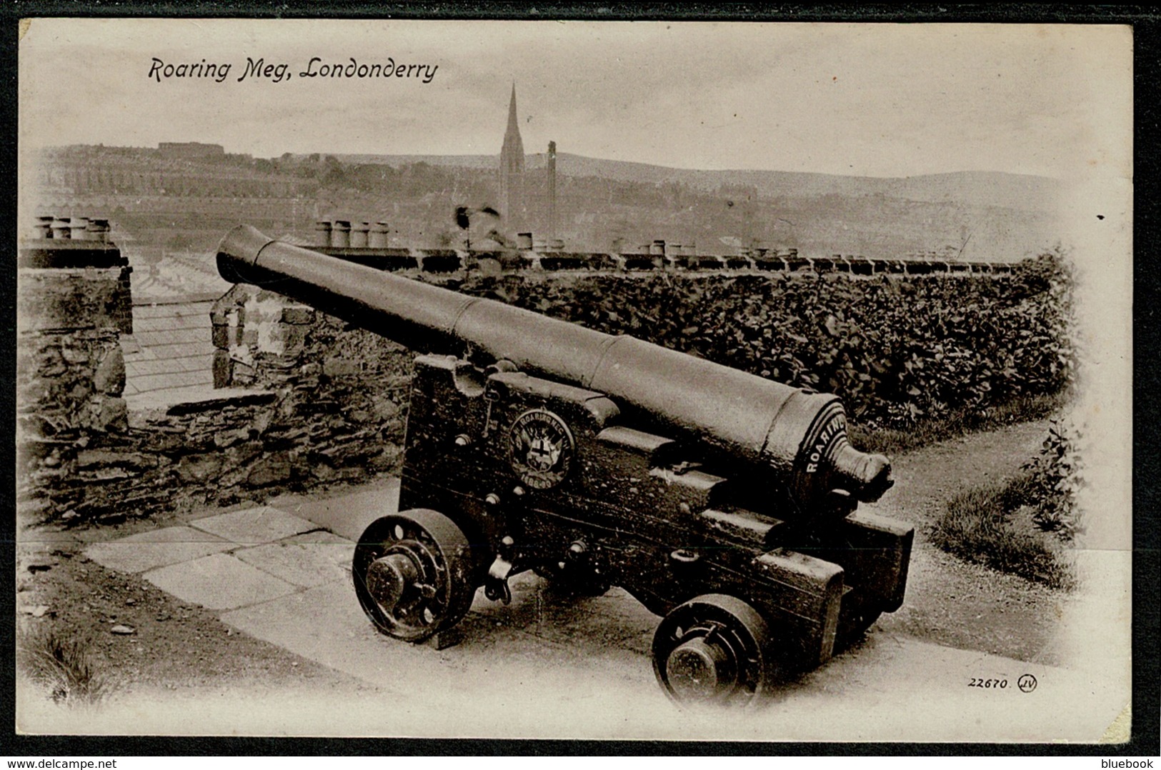Ref 1258 - Early Postcard - Cannon Gun - Roaring Meg - Londonderry Ireland - Londonderry