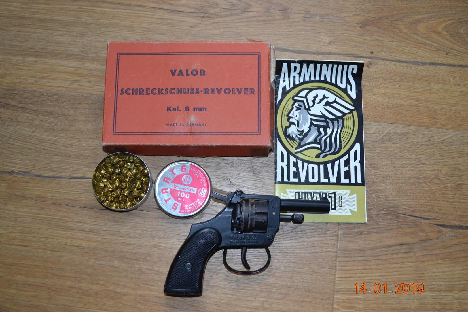 REVOLVER D'ALARME VALOR SCHRECKSCHUSS - Armes Neutralisées