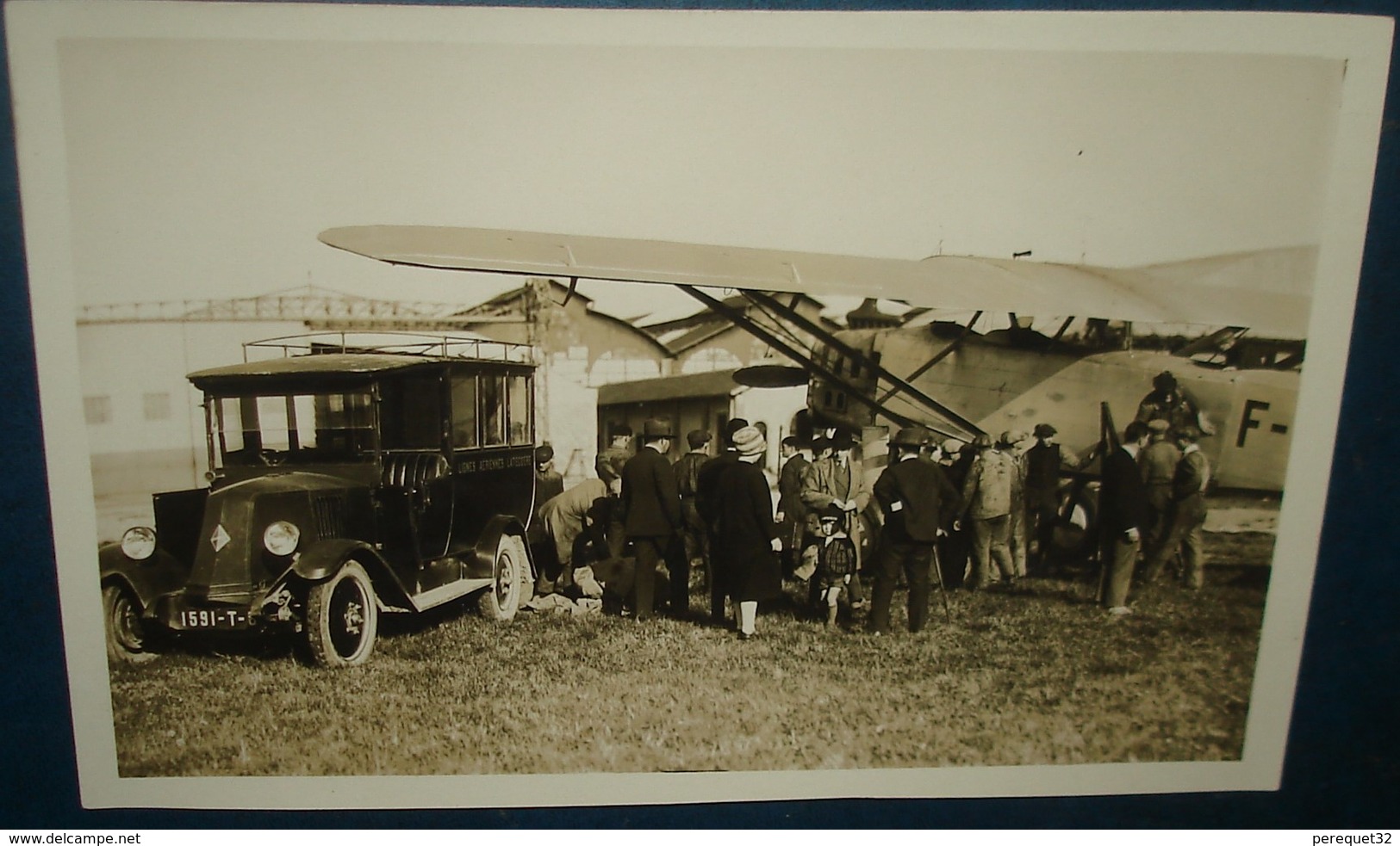 Photo Non Située Avion (Latécoére ?) Sur Aérodrome Avec Personnages Et Vieille Citroen.Format 18 X 12 - Aviation