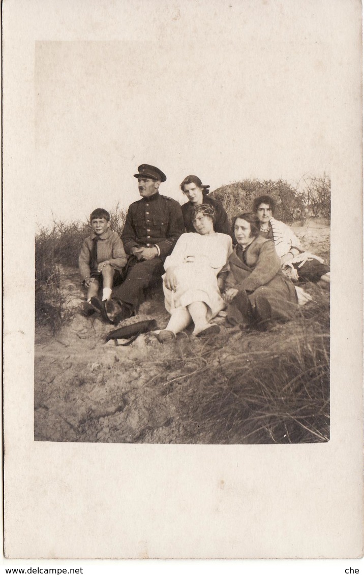CARTE PHOTO LA PANNE GUERRE 14 18 MILITAIRE ET FAMILLE - Guerre 1914-18