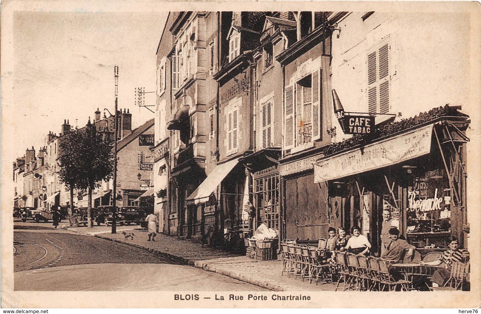 BLOIS - La Rue Porte Chartraine - Café Tabac - Blois