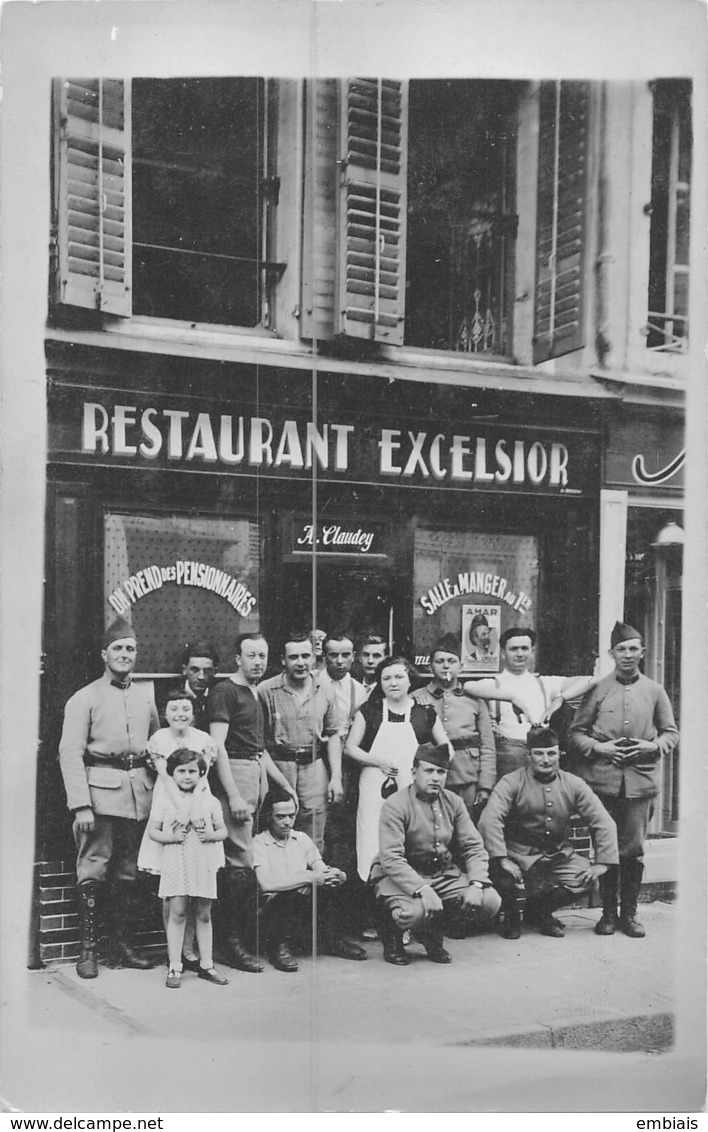 Carte Photo Restaurant EXCELSIOR.Etablissement A.Claudey.Un Groupe De Soldats Posant Devant Le Restaurant. A Situer - Restaurants