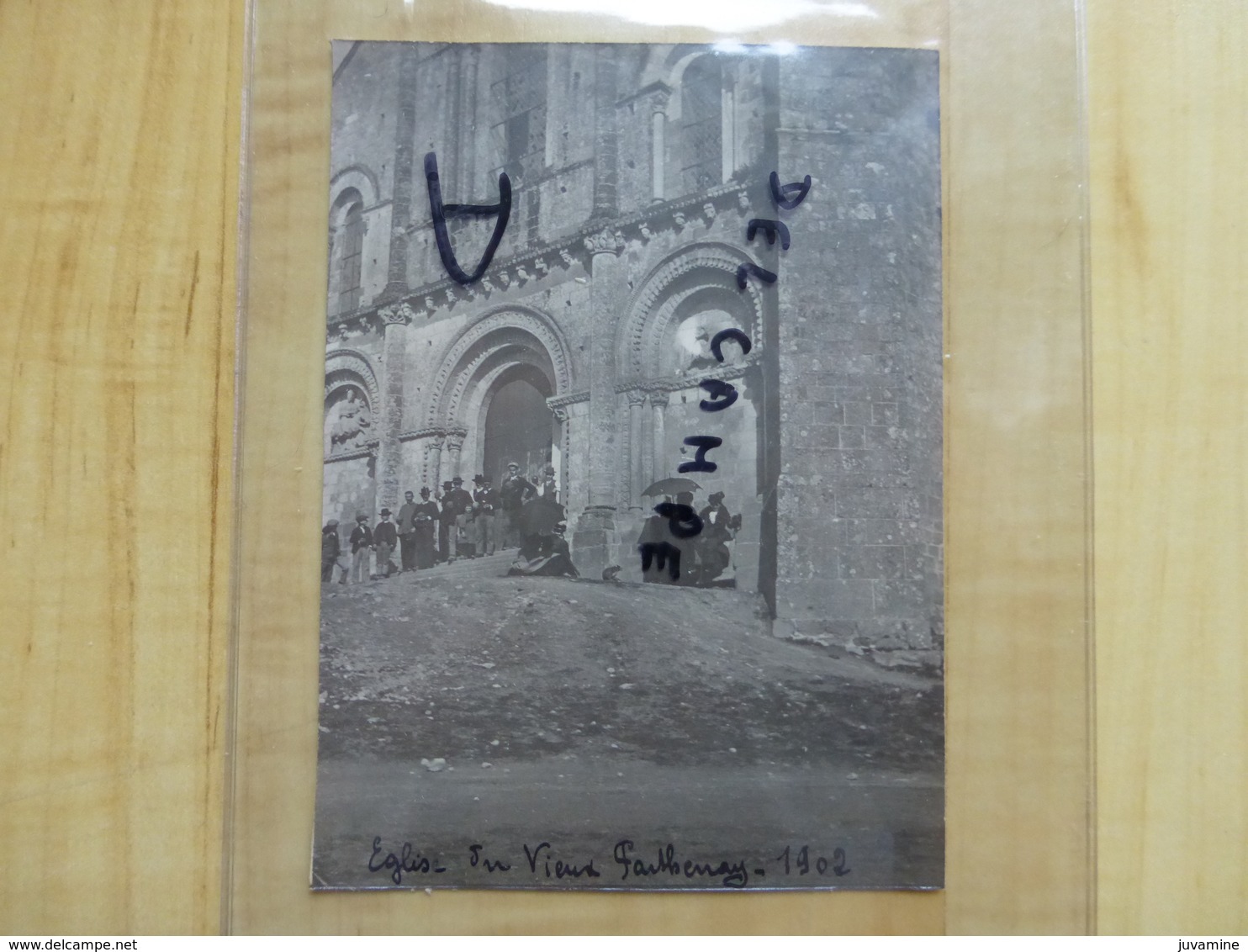 79 PARTHENAY JOUEURS DE BOULES EN BOIS - EGLISE DU VIEUX PARTHENAY 1902 PHOTO - Parthenay