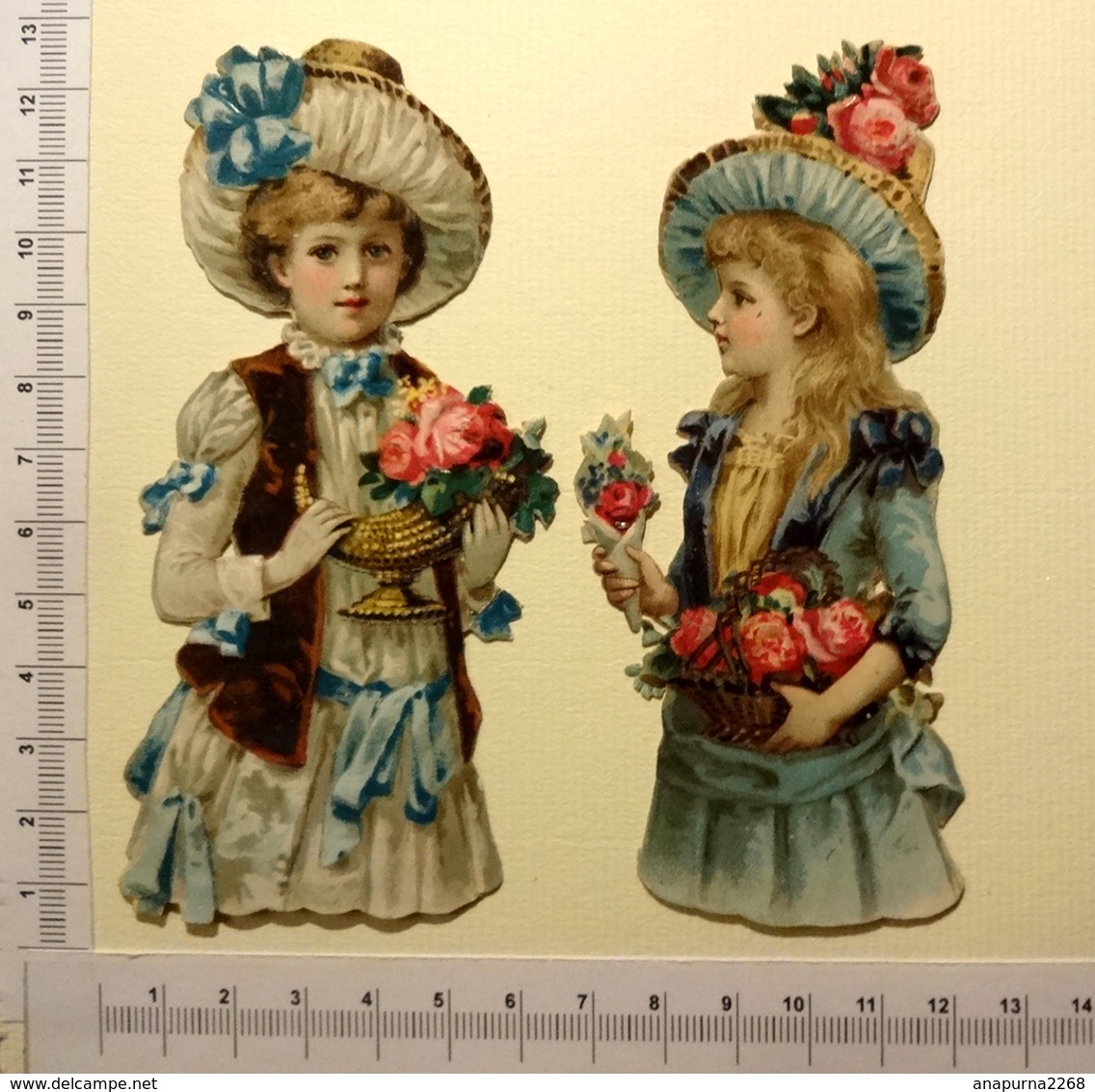 2 CHROMOS DECOUPIS ...PETITES FILLES AVEC CORBEILLE DE FLEURS....GRAND CHAPEAU - Enfants