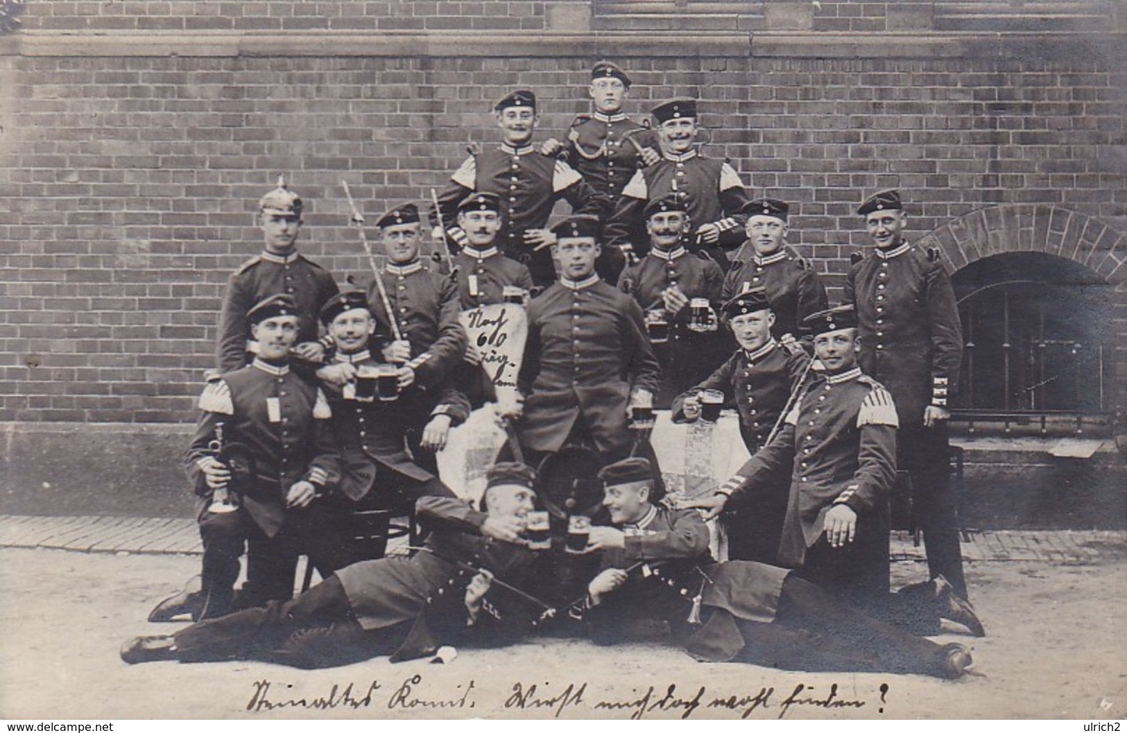 AK Foto Gruppe Deutsche Soldaten Mit Bierkrügen - Feldpost Berlin 1914 (38695) - Guerra 1914-18