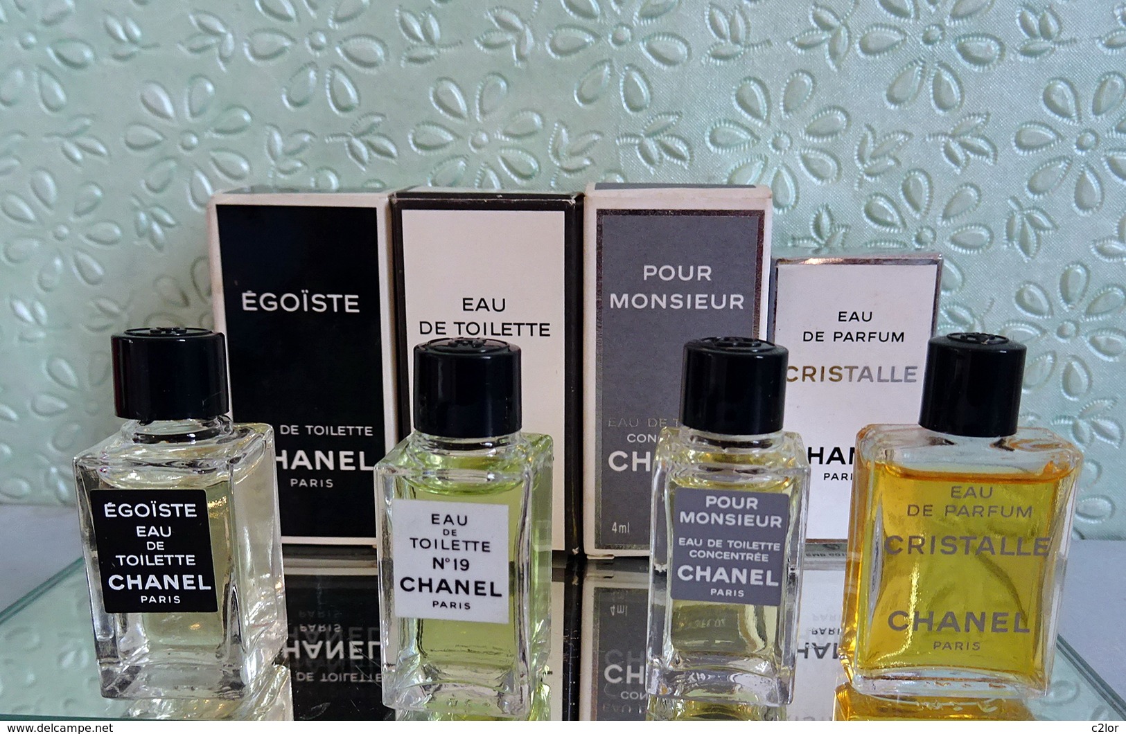 Lot  4 Miniatures  CHANEL Avec Leurs Boites  (M076-3) - Miniatures Femmes (avec Boite)