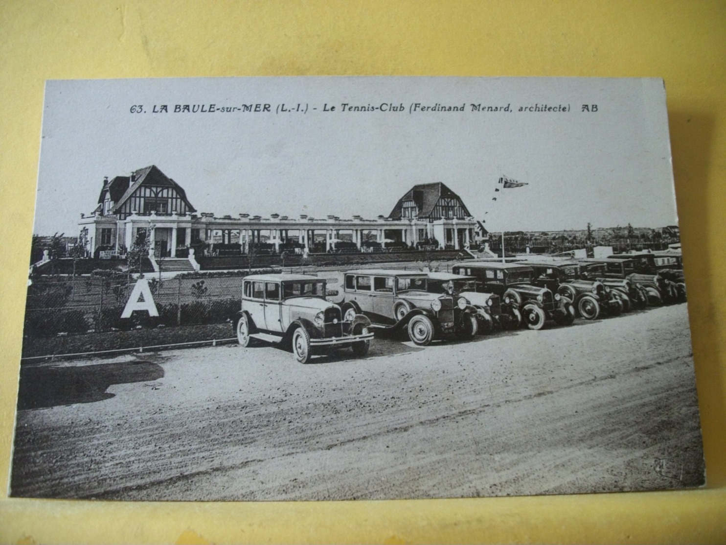 44 6176 CPA - 44 LA BAULE SUR MER. LE TENNIS-CLUB (FERDINAND MENARD, ARCHITECTE) - NOMBREUSES AUTOS - Voitures De Tourisme