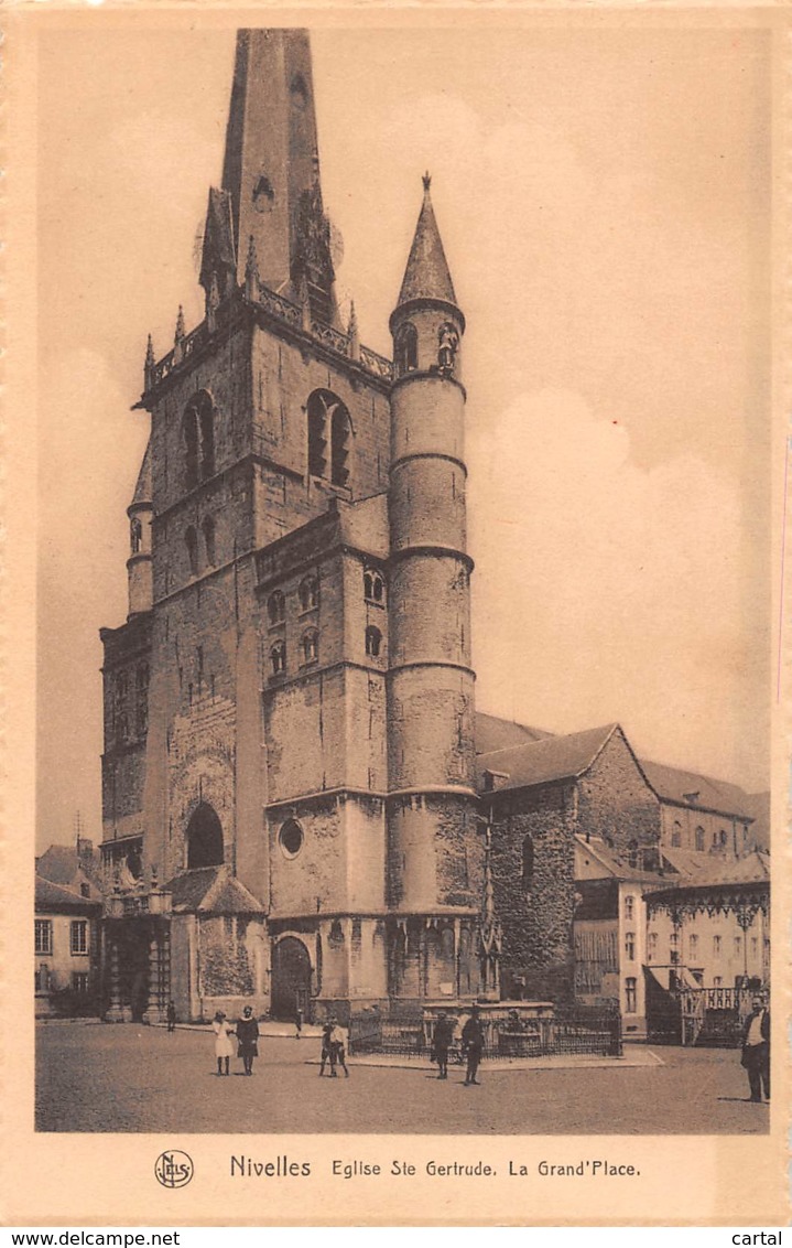 NIVELLES - Eglise Ste Gertrude.  La Grand'Place - Nivelles