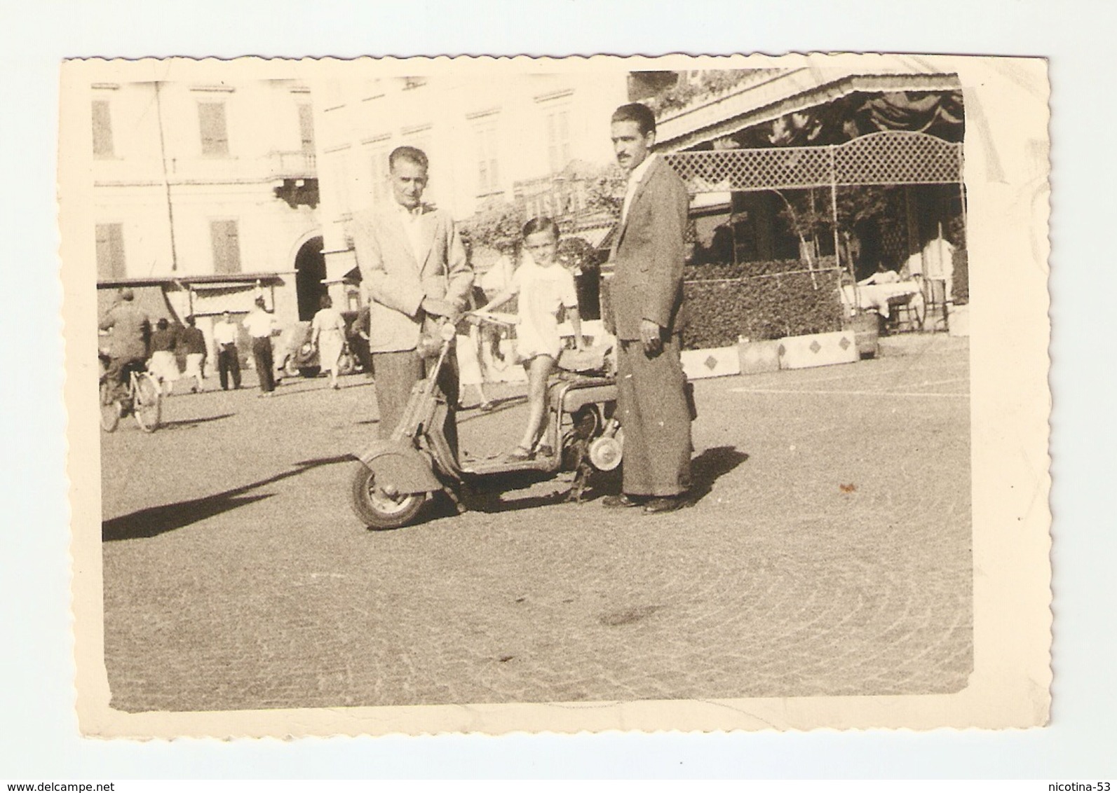 FO--00049-- FOTO ORIGINALE --PROBABILE " LAMBRETTA B 125  ANNO 1949 - BIMBO - Altri & Non Classificati