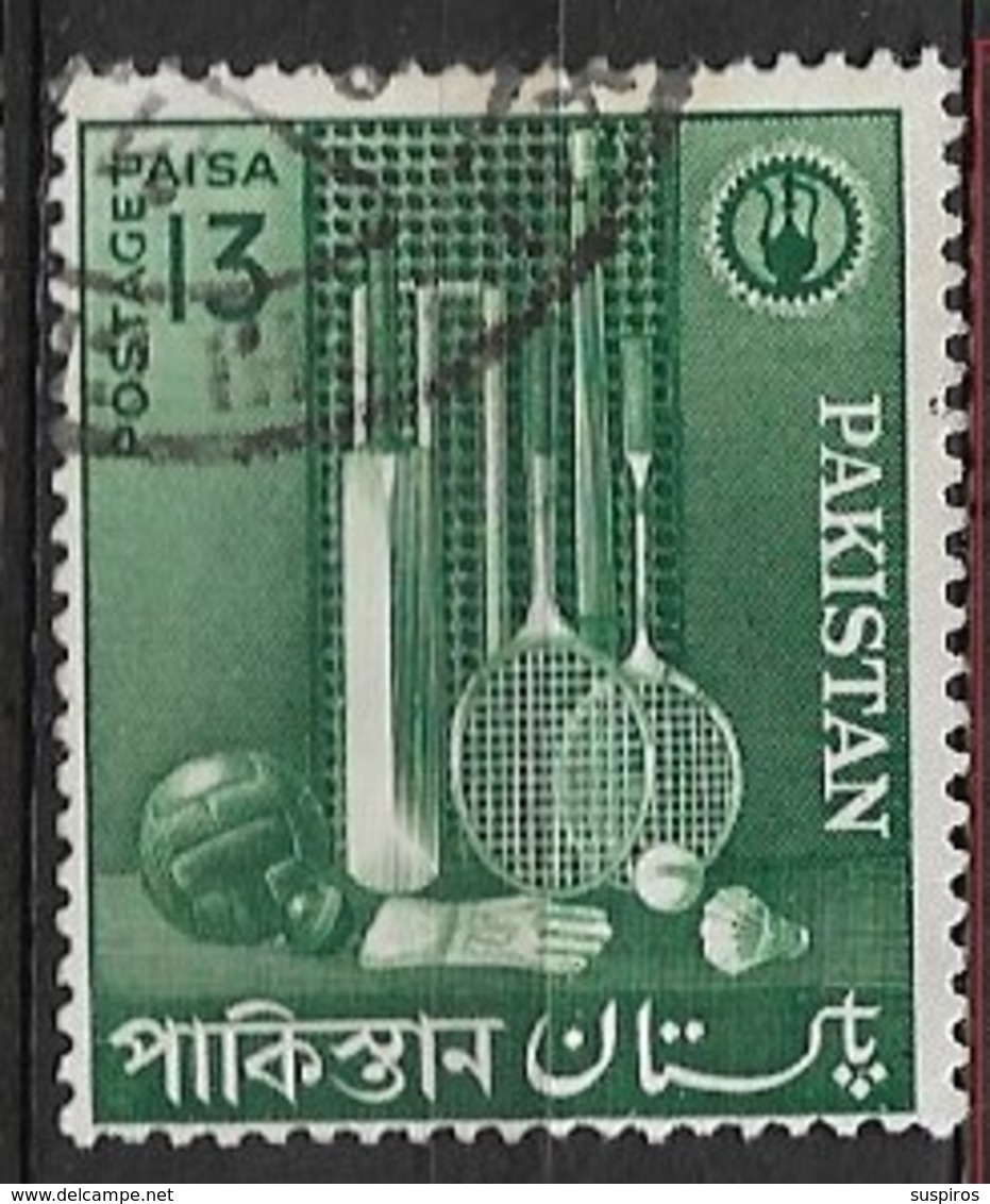 PAKISTAN   1962 Small Industries USED  Sports Goods / Green - Pakistan