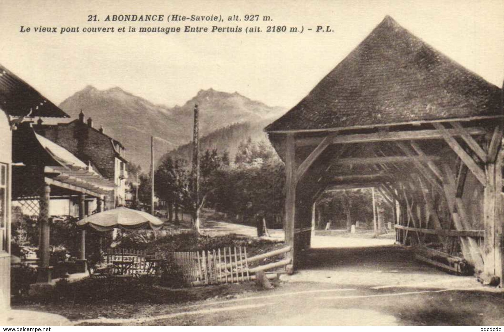 ABONDANCE  (Hte Savoie) Alt 927m Le Vieux Pont Couvert Et La Montagne Entre Pertuis (alt 2180m )  RV - Abondance