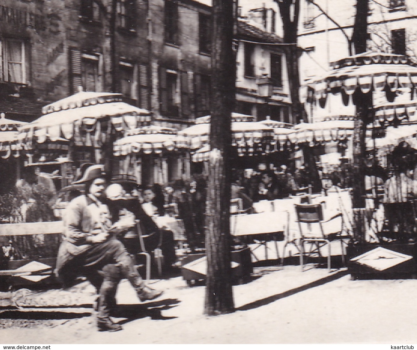 Montmartre: FORD VEDETTE, VW 1200 KÄFER/COX, CITROËN TRACTION AVANT - Cinema Pigalle, Moulin Rouge, Napoléon  - (Paris) - Toerisme