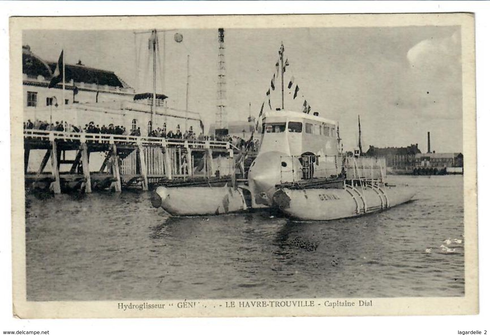 Hydroglisseur GENIAL (voir Flotteur) ; Le HAVRE - TROUVILLE . Capitaine DIAL. Vers 1935 ; (inventeur : REMY ) - Trouville