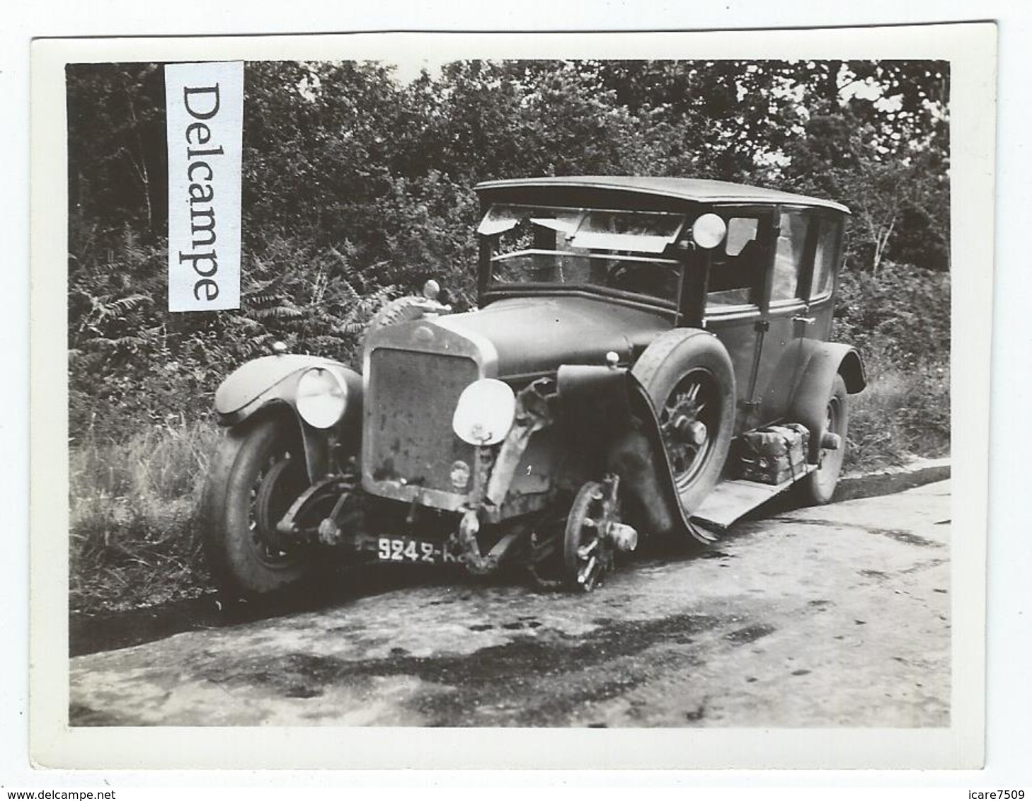 AUTOMOBILE Ancienne Dans Le Fossé (changement De Roue) - Photo Oruginale 11 X 8.5 Cm - Automobiles