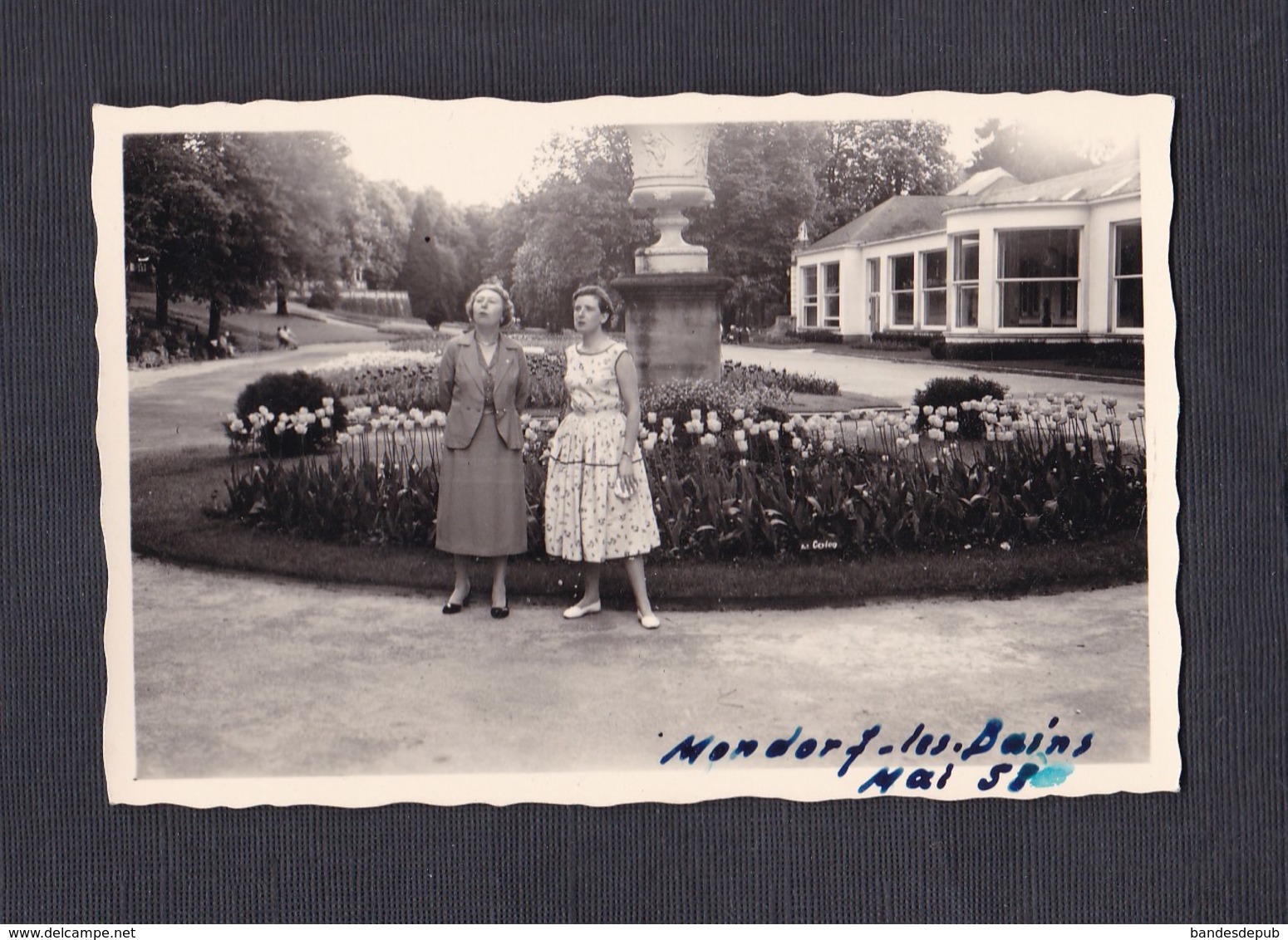 Photo Originale Vintage Snapshot Luxembourg Mondorf Les Bains  Mai 1958 Femme - Lieux