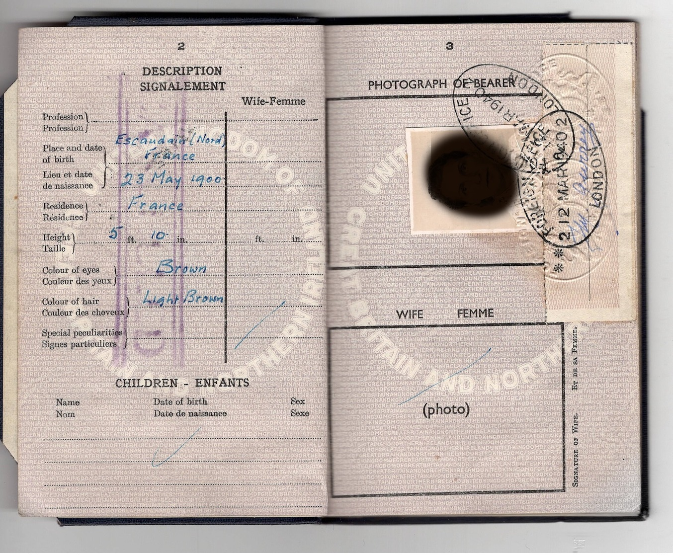 WW2 Passeport United Kingdom 1940/1945. Fiscaux France Et étranger, "affaires étrangères GRATIS", Nbx Cachets Consulats. - Documents Historiques