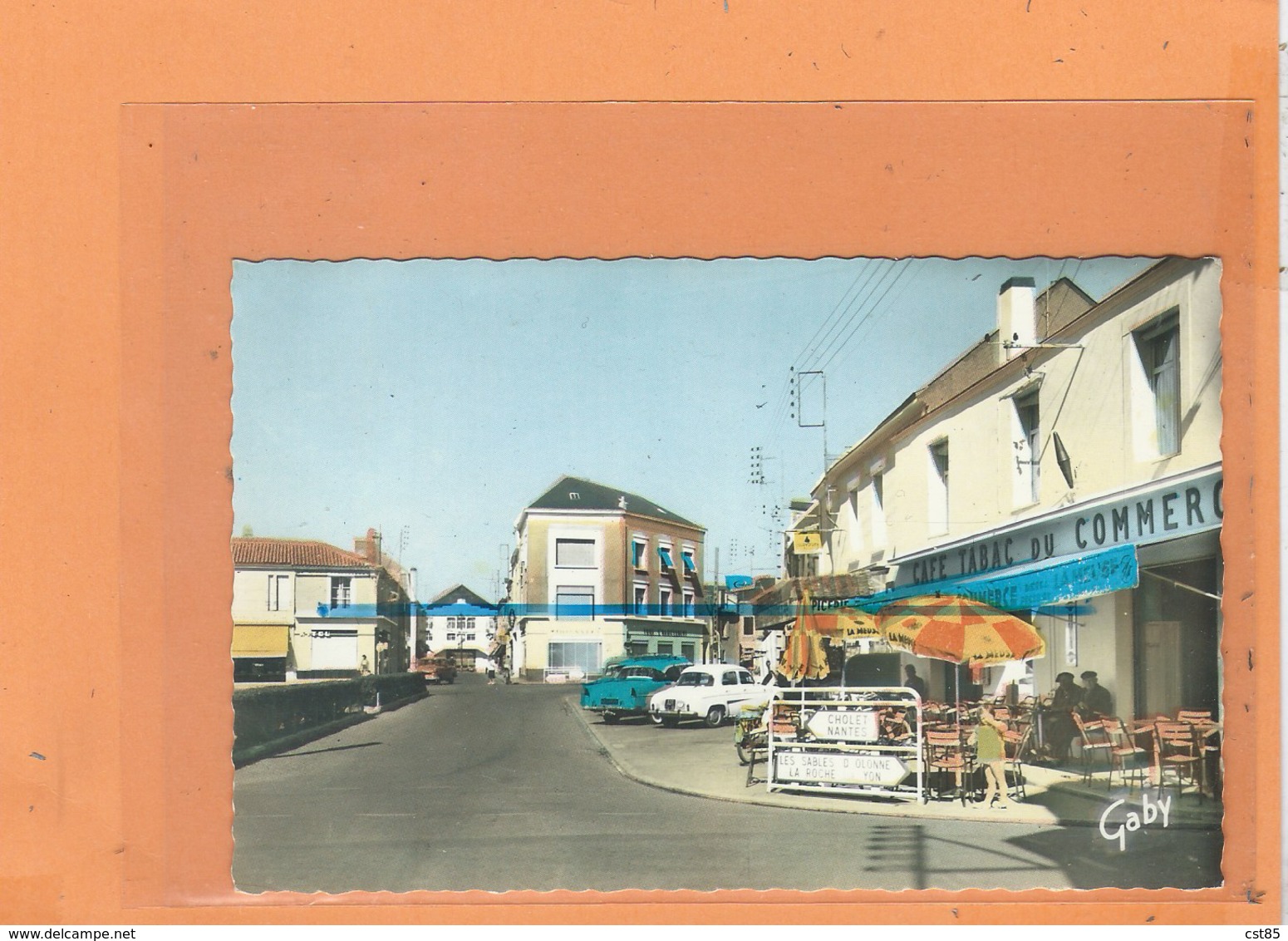 CPSM - CHALLANS - Place Du Générale De Gaulle - Café Tabac Du Commerce - Voiture Anccienne Auto - Challans