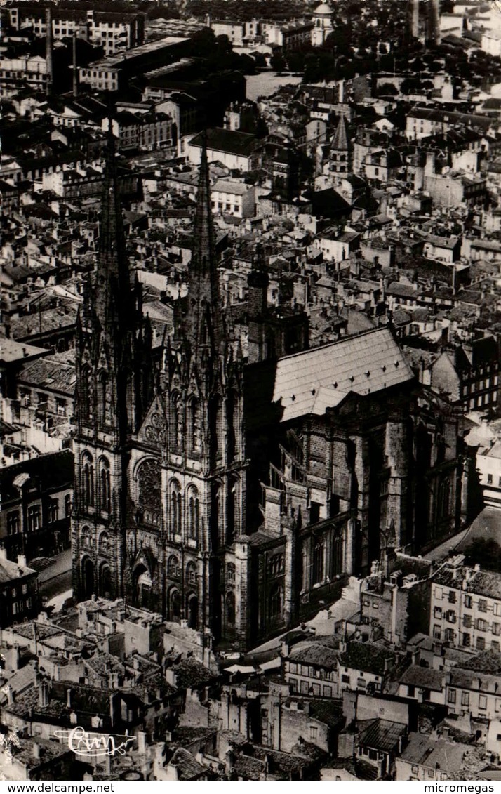 63 - CLERMONT-FERRAND - Vue Aérienne De La Cathédrale - Clermont Ferrand