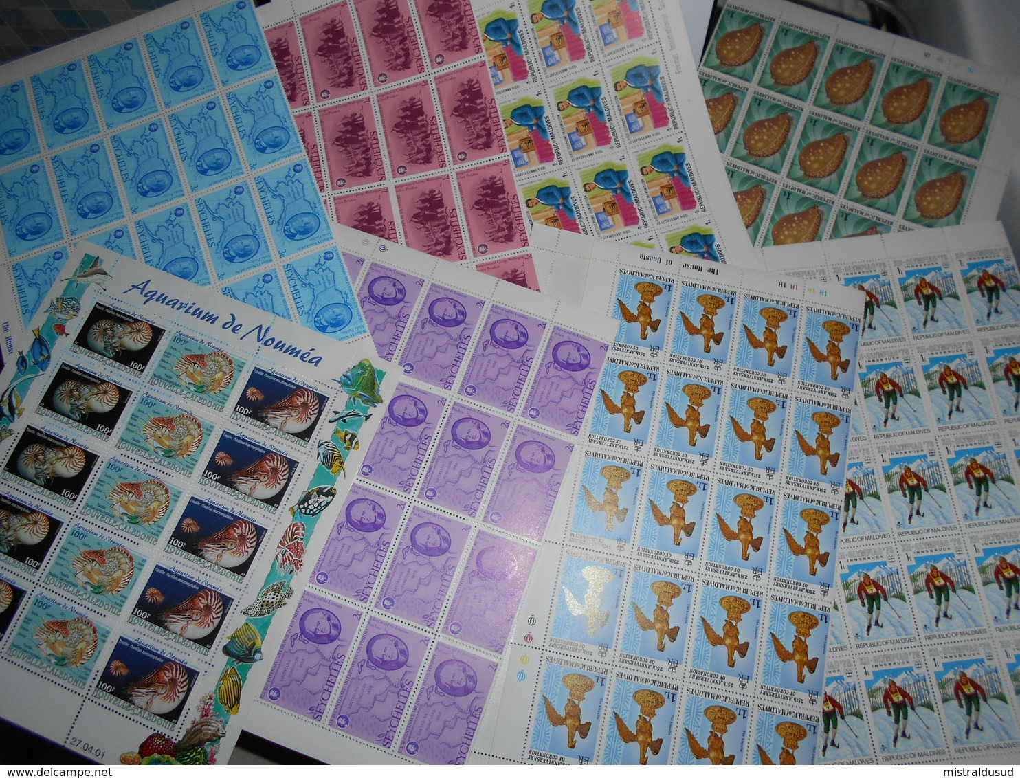 Collection, Maldives , Seychelles, Nouvelle Caledonie 325 Timbres Neufs - Collections (sans Albums)