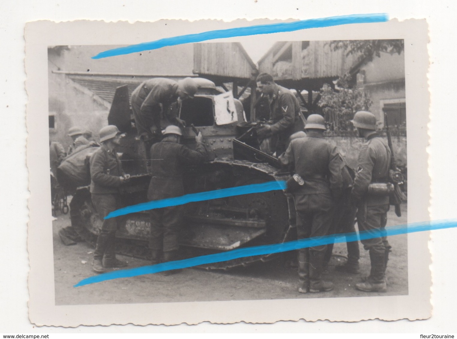 WW2 Allemands Luftwaffe Inspectent Char Français Renault FT17 Abandonné LONS LE SAUNIER Jura ! - 1939-45