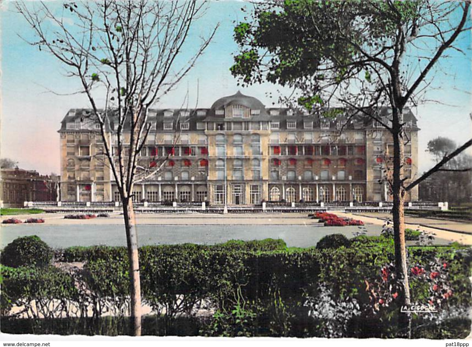 14 - DEAUVILLE : HOTEL ROYAL - CPSM Dentelée Colorisée Grand Format 1955 - Calvados - Deauville