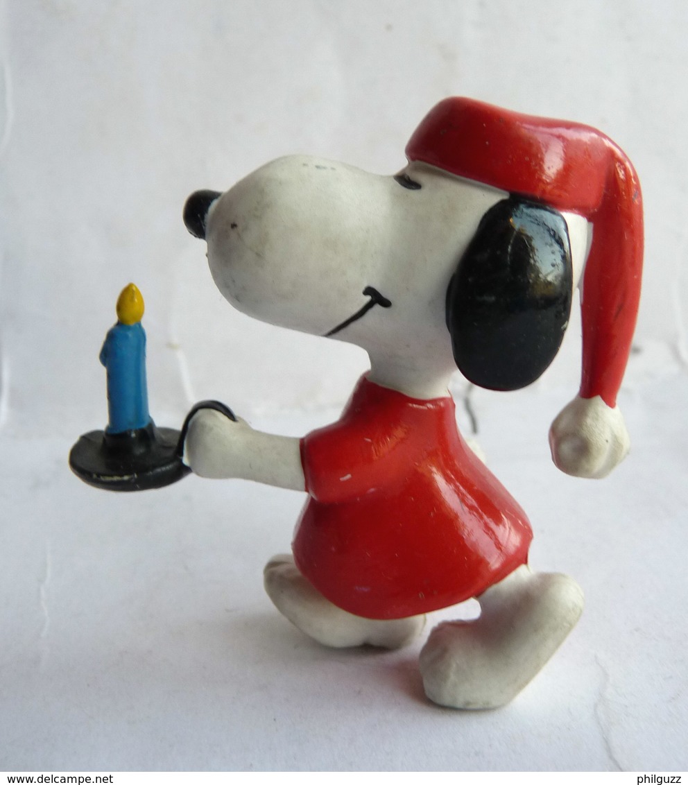 FIGURINE SCHLEICH SNOOPY EN CHEMISE DE NUIT AVEC UN BOUGEOIR PEANUTS - Snoopy