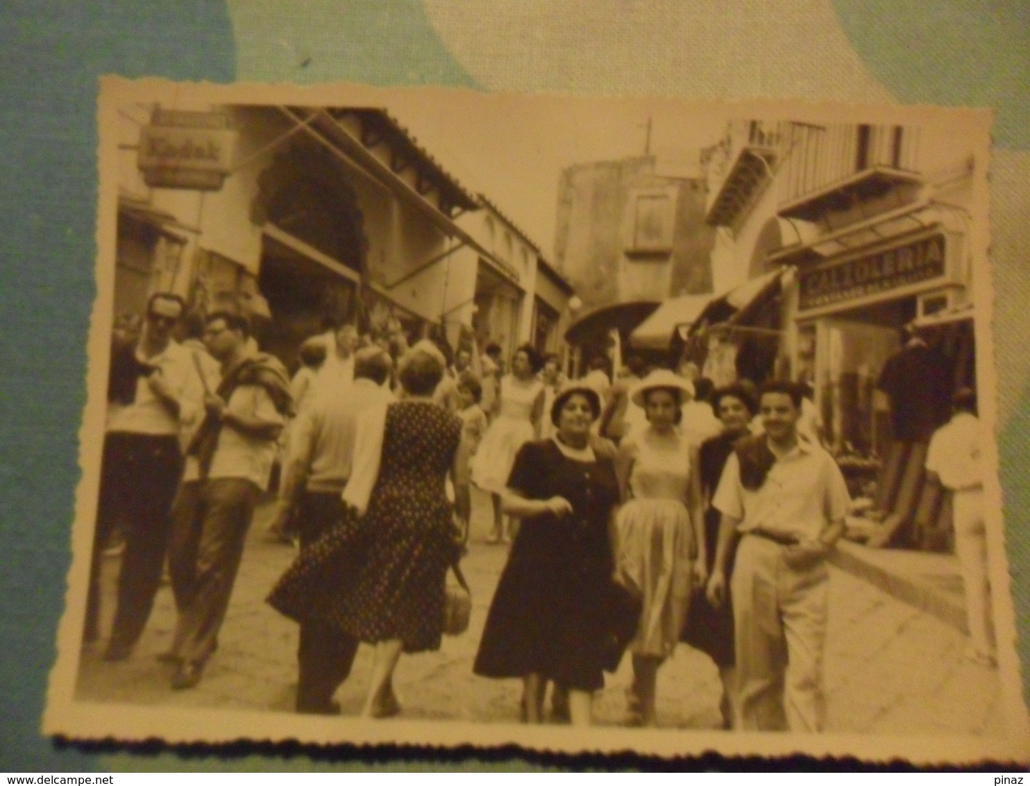 Foto  CAPRI   ANIMATA  Con Insegne CALZOLERIA, KODAK  1959 - Personnes Anonymes