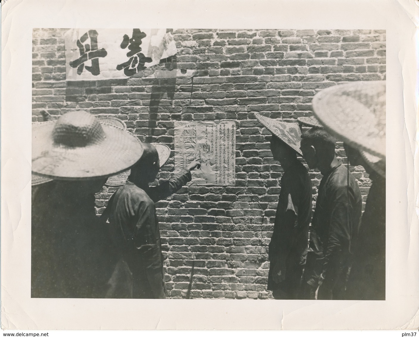 CHINE, KWANGTUNG Province - Farmers Read A Bulletin, 1948 - Altri & Non Classificati