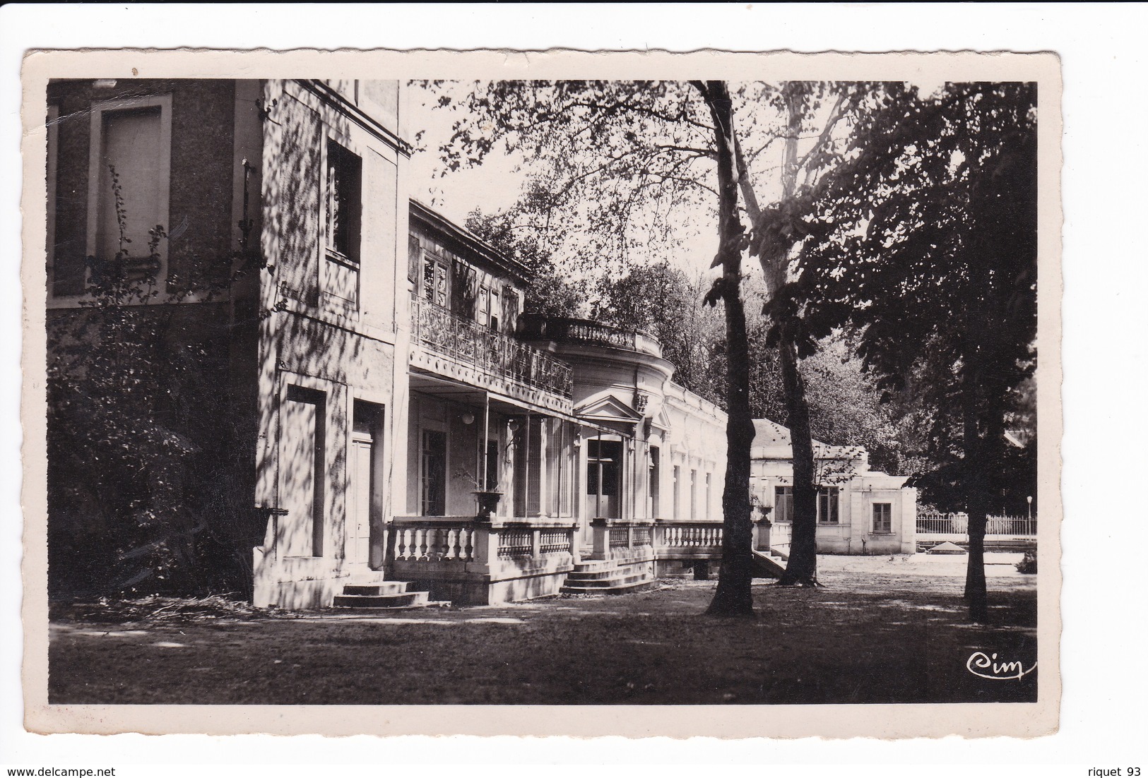 POUGUES-les-EAUX - Le Casino - Pougues Les Eaux