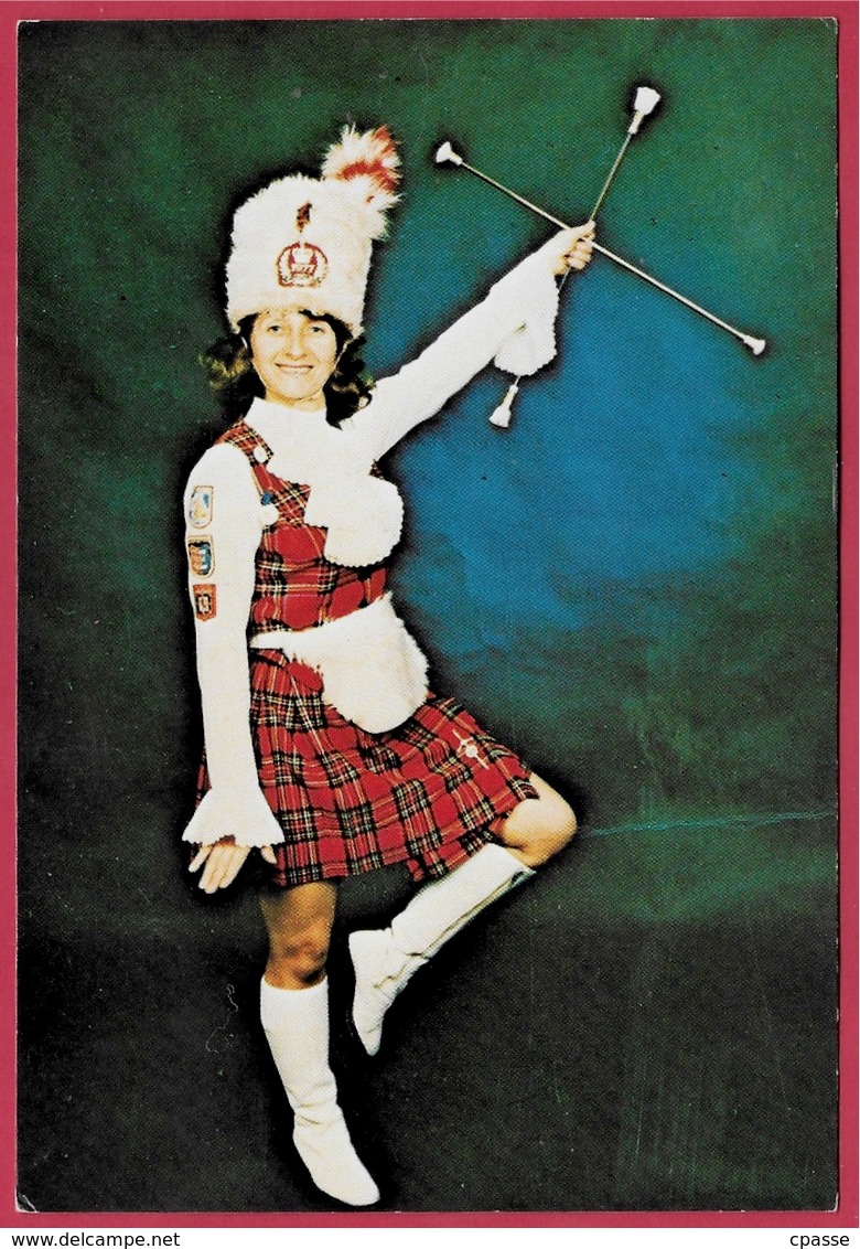 CPM 86 Groupe écossais De CHATELLERAULT - Madame Anny Demaisons * Vienne Majorette Majorettes Scotland Ecosse Scottich - Chatellerault